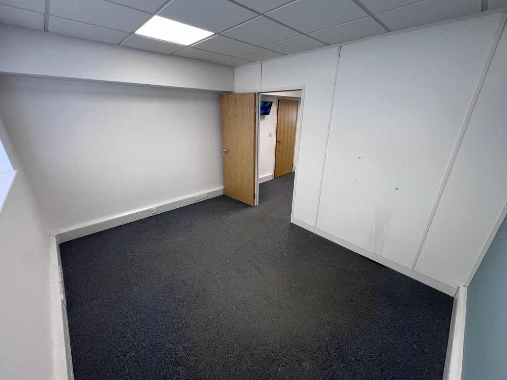 Unit 2B, 30 Thames Road, Barking, IG11 0HZ